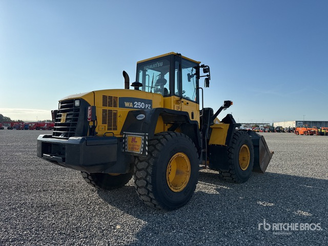 2003 Komatsu WA250-5 Pala gommata - Колісний навантажувач: фото 3 2003 Komatsu WA250-5 Pala gommata - Колісний навантажувач: фото 3