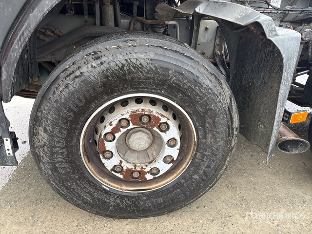 2003 Volvo FM12 8x2 Roll-Off Truck - Гаковий мультиліфт вантажівка: фото 5 2003 Volvo FM12 8x2 Roll-Off Truck - Гаковий мультиліфт вантажівка: фото 5