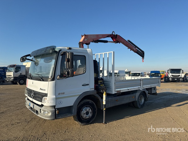 2009 Mercedes-Benz MB 818 K 2009 Fassi F65A.23 2710 kg on 4x2 Flatbed Truck with Crane - Бортова вантажівка/ Платформа, Вантажівка з маніпулятором: фото 1 2009 Mercedes-Benz MB 818 K 2009 Fassi F65A.23 2710 kg on 4x2 Flatbed Truck with Crane - Бортова вантажівка/ Платформа, Вантажівка з маніпулятором: фото 1