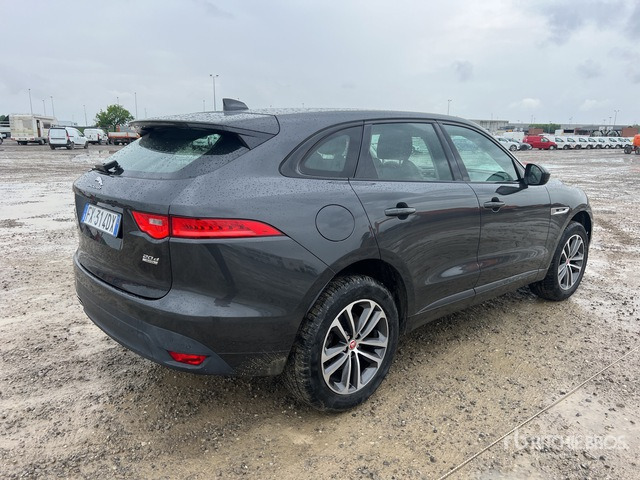 2019 Jaguar F-Pace 2.0D I4 180CV R-SPORT AWD SUV - Позашляховик: фото 3 2019 Jaguar F-Pace 2.0D I4 180CV R-SPORT AWD SUV - Позашляховик: фото 3