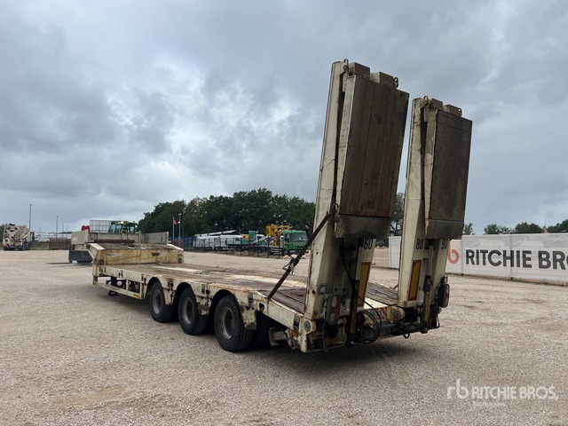 2006 Faymonville TL Tri/A Semi-Remorque Porte-Engin ... Lowboy Trailer - Низькорамна платформа напівпричіп: фото 4 2006 Faymonville TL Tri/A Semi-Remorque Porte-Engin ... Lowboy Trailer - Низькорамна платформа напівпричіп: фото 4