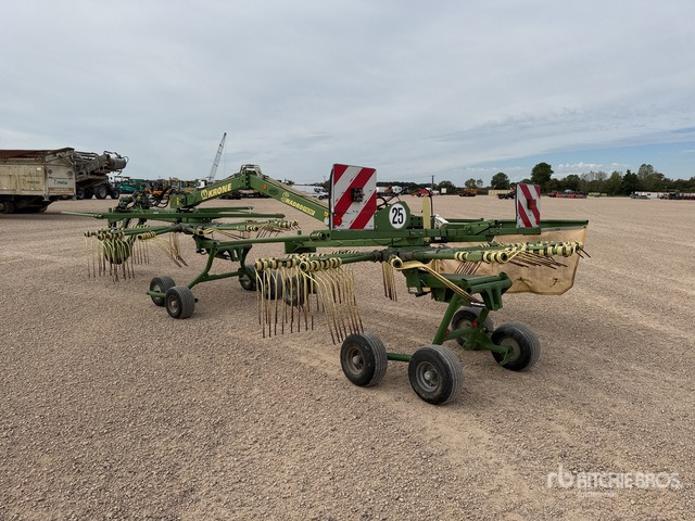 2012 Krone Swadro 710/26T 7.10 m 2 Rotor Andaineur Hay Rake - Сіноворушилка: фото 3 2012 Krone Swadro 710/26T 7.10 m 2 Rotor Andaineur Hay Rake - Сіноворушилка: фото 3