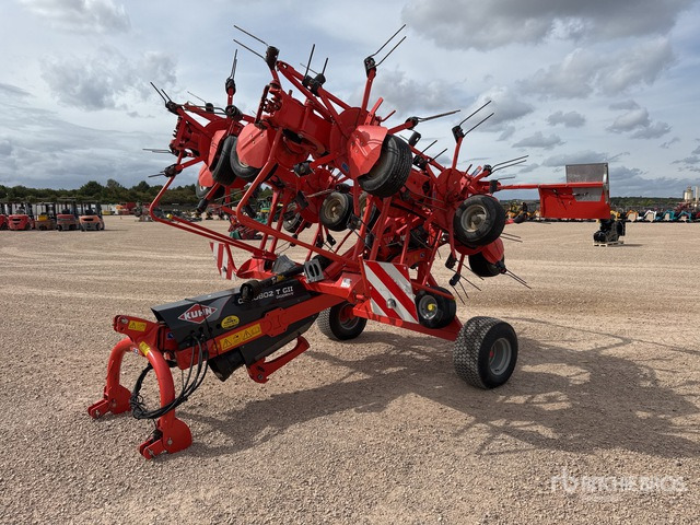2015 Kuhn GF10802TGII 10.8 m Semi-Mount 10 Rotor Faneuse Hay Tedder - Сіноворушилка: фото 2 2015 Kuhn GF10802TGII 10.8 m Semi-Mount 10 Rotor Faneuse Hay Tedder - Сіноворушилка: фото 2