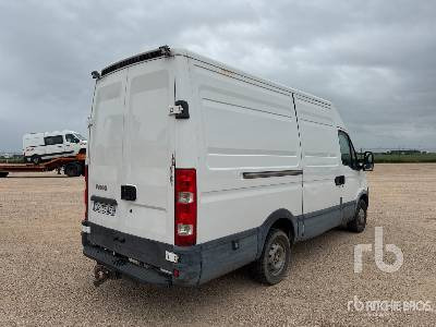 IVECO DAILY 35S12 Vehicule Utilitaire (Inoperable) - Суцільнометалевий фургон: фото 3 IVECO DAILY 35S12 Vehicule Utilitaire (Inoperable) - Суцільнометалевий фургон: фото 3