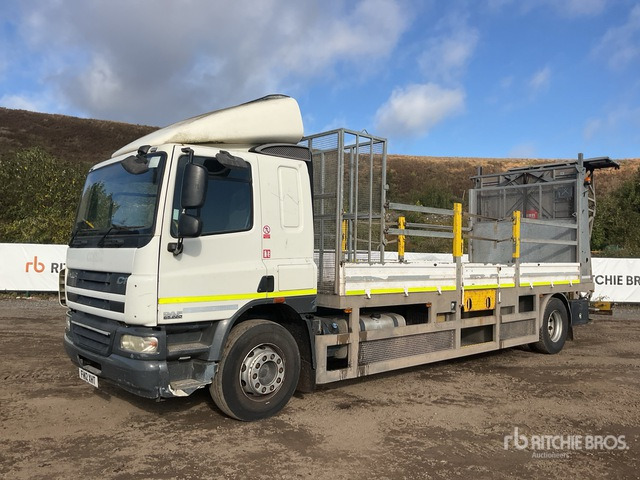 2012 DAF CF65.220 4x2 Sleeper Motorway Cushion Ve ... :Misc. Traffic Control Truck - Бортова вантажівка/ Платформа: фото 1 2012 DAF CF65.220 4x2 Sleeper Motorway Cushion Ve ... :Misc. Traffic Control Truck - Бортова вантажівка/ Платформа: фото 1