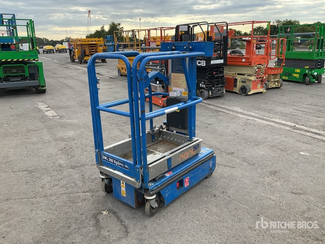 2012 Power Tower Nano SP Vertical Mast Lift - Вертикальний щогловий підйомник: фото 4 2012 Power Tower Nano SP Vertical Mast Lift - Вертикальний щогловий підйомник: фото 4