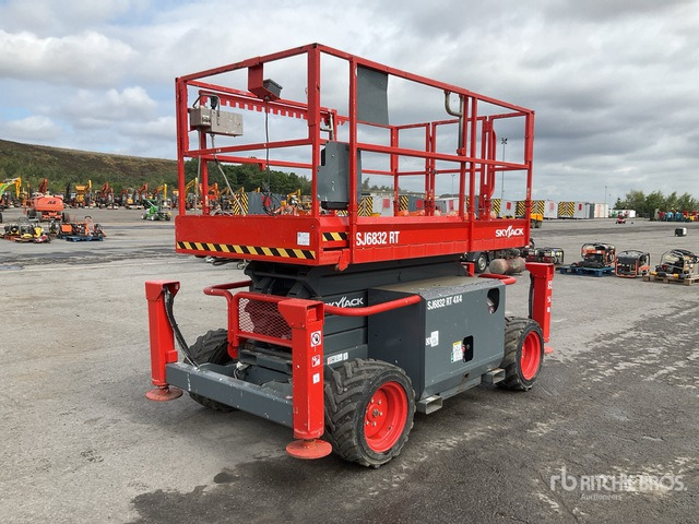 2015 Skyjack SJ6832 RT 4x4 Diesel Scissor Lift - Ножичний підйомник: фото 3 2015 Skyjack SJ6832 RT 4x4 Diesel Scissor Lift - Ножичний підйомник: фото 3