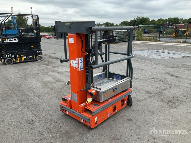 2020 Power Tower Nano SP Plus Vertical Mast Lift - Вертикальний щогловий підйомник: фото 3 2020 Power Tower Nano SP Plus Vertical Mast Lift - Вертикальний щогловий підйомник: фото 3