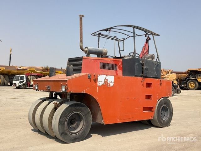 2001 Hamm GRW18 8 Wheel Pneumatic Roller - Коток пневмоколісний: фото 2 2001 Hamm GRW18 8 Wheel Pneumatic Roller - Коток пневмоколісний: фото 2