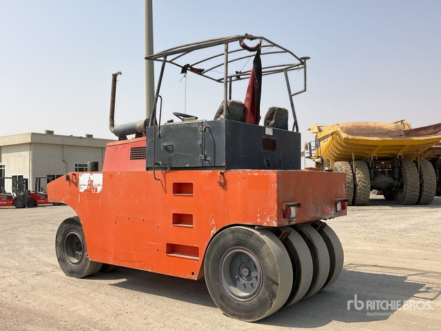 2001 Hamm GRW18 8 Wheel Pneumatic Roller - Коток пневмоколісний: фото 3 2001 Hamm GRW18 8 Wheel Pneumatic Roller - Коток пневмоколісний: фото 3