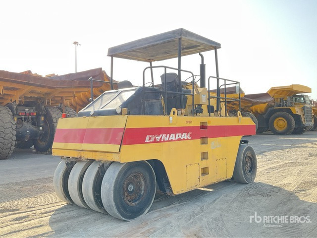 2002 Dynapac CP 271 9 Wheel Pneumatic Roller - Коток пневмоколісний: фото 3 2002 Dynapac CP 271 9 Wheel Pneumatic Roller - Коток пневмоколісний: фото 3