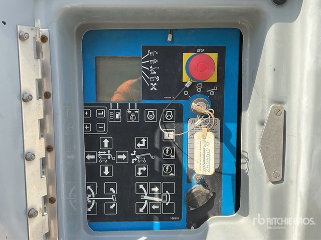 2006 Genie Z135/70 4WD Diesel Articulating Boom Lift - Колінчастий підйомник: фото 4 2006 Genie Z135/70 4WD Diesel Articulating Boom Lift - Колінчастий підйомник: фото 4