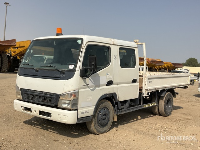 2010 Mitsubishi Canter 4x2 Crew Cab Flatbed Truck - Бортова вантажівка/ Платформа: фото 1 2010 Mitsubishi Canter 4x2 Crew Cab Flatbed Truck - Бортова вантажівка/ Платформа: фото 1