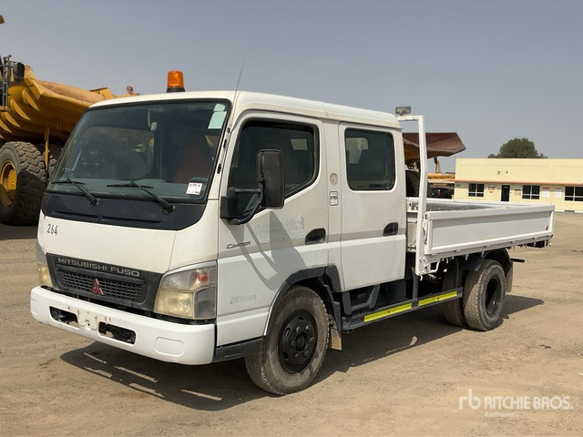 2014 Mitsubishi Canter 4x2 Crew Cab Flatbed Truck - Бортова вантажівка/ Платформа: фото 2 2014 Mitsubishi Canter 4x2 Crew Cab Flatbed Truck - Бортова вантажівка/ Платформа: фото 2