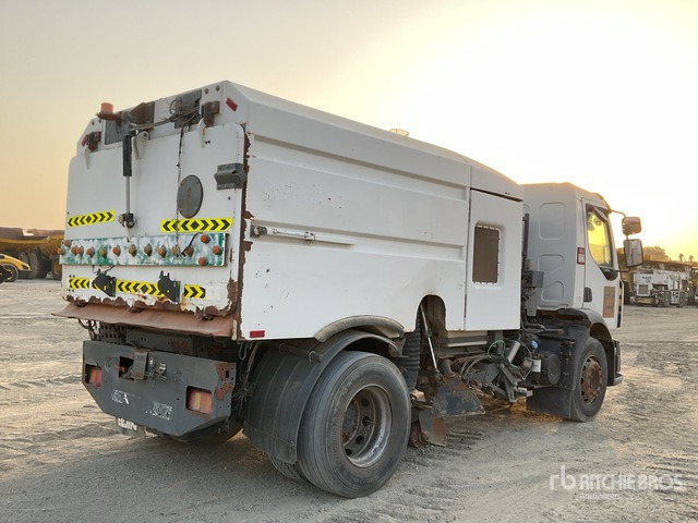 2016 Renault D18 Elgin on Sweeper Truck - Підмітально-прибиральна машина: фото 4 2016 Renault D18 Elgin on Sweeper Truck - Підмітально-прибиральна машина: фото 4
