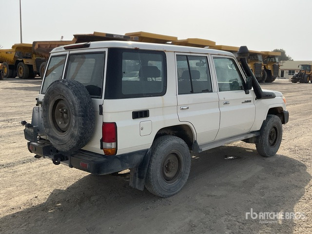 2018 Toyota Land Cruiser 76L 4x4 SUV - Позашляховик: фото 4 2018 Toyota Land Cruiser 76L 4x4 SUV - Позашляховик: фото 4