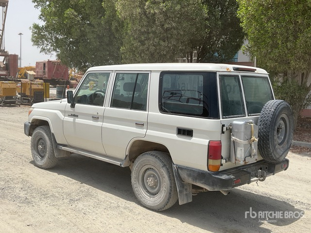2018 Toyota Land Cruiser 76L 4x4 SUV - Позашляховик: фото 3 2018 Toyota Land Cruiser 76L 4x4 SUV - Позашляховик: фото 3