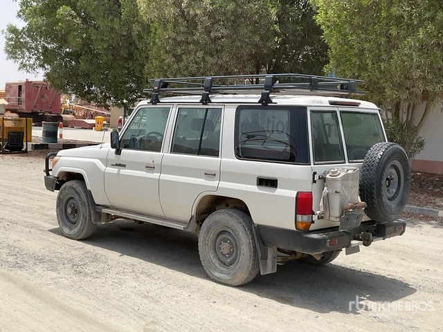 2018 Toyota Land Cruiser 76L 4x4 SUV - Позашляховик: фото 4 2018 Toyota Land Cruiser 76L 4x4 SUV - Позашляховик: фото 4