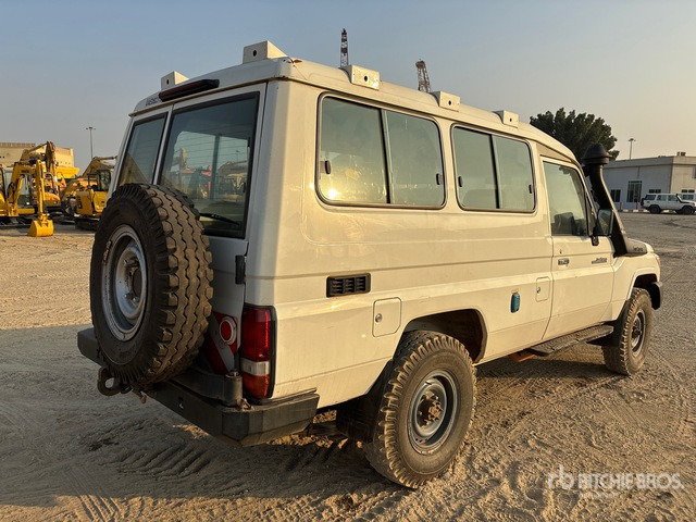 2018 Toyota Land Cruiser 78R 4x4 SUV - Позашляховик: фото 2 2018 Toyota Land Cruiser 78R 4x4 SUV - Позашляховик: фото 2