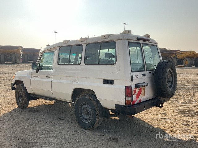 2018 Toyota Land Cruiser 78R 4x4 SUV - Позашляховик: фото 3 2018 Toyota Land Cruiser 78R 4x4 SUV - Позашляховик: фото 3