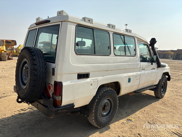 2018 Toyota Land Cruiser 78R 4x4 SUV - Позашляховик: фото 3 2018 Toyota Land Cruiser 78R 4x4 SUV - Позашляховик: фото 3