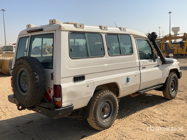 2018 Toyota Land Cruiser 78R 4x4 SUV - Позашляховик: фото 2 2018 Toyota Land Cruiser 78R 4x4 SUV - Позашляховик: фото 2