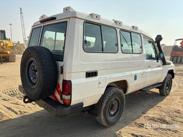 2018 Toyota Land Cruiser 78R 4x4 SUV - Позашляховик: фото 3 2018 Toyota Land Cruiser 78R 4x4 SUV - Позашляховик: фото 3