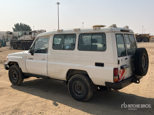 2018 Toyota Land Cruiser 78R 4x4 SUV - Позашляховик: фото 3 2018 Toyota Land Cruiser 78R 4x4 SUV - Позашляховик: фото 3