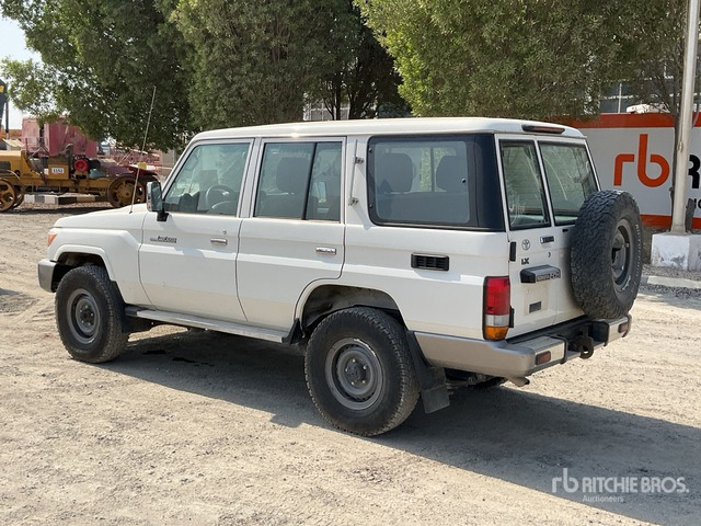 2018 Toyota Land Cruiser LX 76L 4x4 SUV - Позашляховик: фото 4 2018 Toyota Land Cruiser LX 76L 4x4 SUV - Позашляховик: фото 4