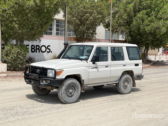 2019 Toyota Land Cruiser 76L 4x4 SUV - Позашляховик: фото 1 2019 Toyota Land Cruiser 76L 4x4 SUV - Позашляховик: фото 1