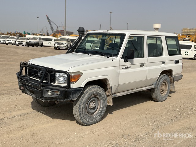 2019 Toyota Land Cruiser 76L 4x4 SUV - Позашляховик: фото 2 2019 Toyota Land Cruiser 76L 4x4 SUV - Позашляховик: фото 2