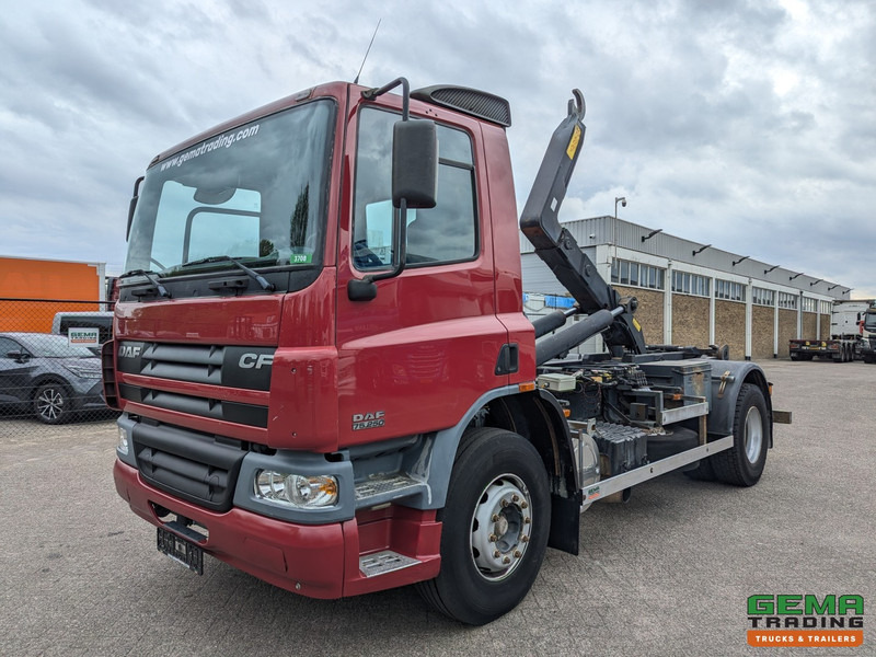 DAF CF75.250 4x2 Dagcab Euro3 - Handgeschakeld - Haakarm 16T - Bladgeveerd - Гаковий мультиліфт вантажівка: фото 1 DAF CF75.250 4x2 Dagcab Euro3 - Handgeschakeld - Haakarm 16T - Bladgeveerd - Гаковий мультиліфт вантажівка: фото 1