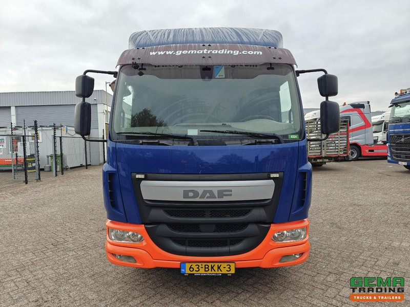 Автовоз вантажівка DAF LF 180 FA 4x2 Dagcab Euro6C - Oprijwagen/Machine transporter 5.3m + Lier 5900kg - Trekhaak - 09/2026 APK - NieuweOPbouw!: фото 9 Автовоз вантажівка DAF LF 180 FA 4x2 Dagcab Euro6C - Oprijwagen/Machine transporter 5.3m + Lier 5900kg - Trekhaak - 09/2026 APK - NieuweOPbouw!: фото 9