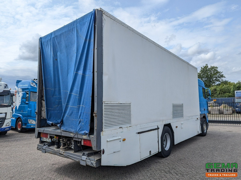 DAF XF95.430 4x2 Spacecab Euro2 - Retarder - Geslotenbak 7.7m - Handgeschakeld - Vangmuil - Вантажівка з закритим кузовом: фото 3 DAF XF95.430 4x2 Spacecab Euro2 - Retarder - Geslotenbak 7.7m - Handgeschakeld - Vangmuil - Вантажівка з закритим кузовом: фото 3