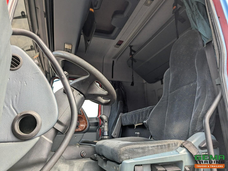 DAF XF95.430 4x2 Spacecab Euro2 - Retarder - Geslotenbak 7.7m - Handgeschakeld - Vangmuil - Вантажівка з закритим кузовом: фото 5 DAF XF95.430 4x2 Spacecab Euro2 - Retarder - Geslotenbak 7.7m - Handgeschakeld - Vangmuil - Вантажівка з закритим кузовом: фото 5
