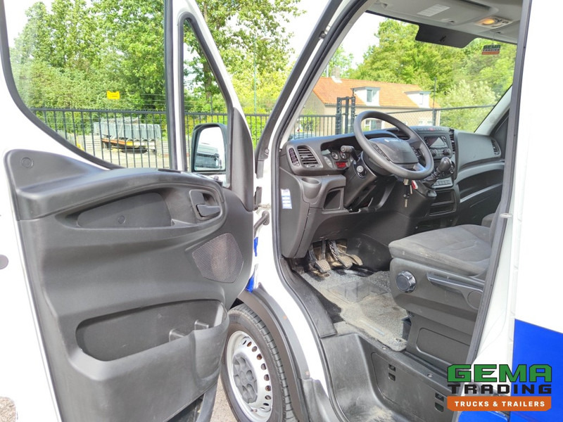 Interior photo 1: Суцільнометалевий фургон Iveco Daily 35S12 Euro6 Bestelbus L2 H2 - Handgeschakeld - Airco (A116)