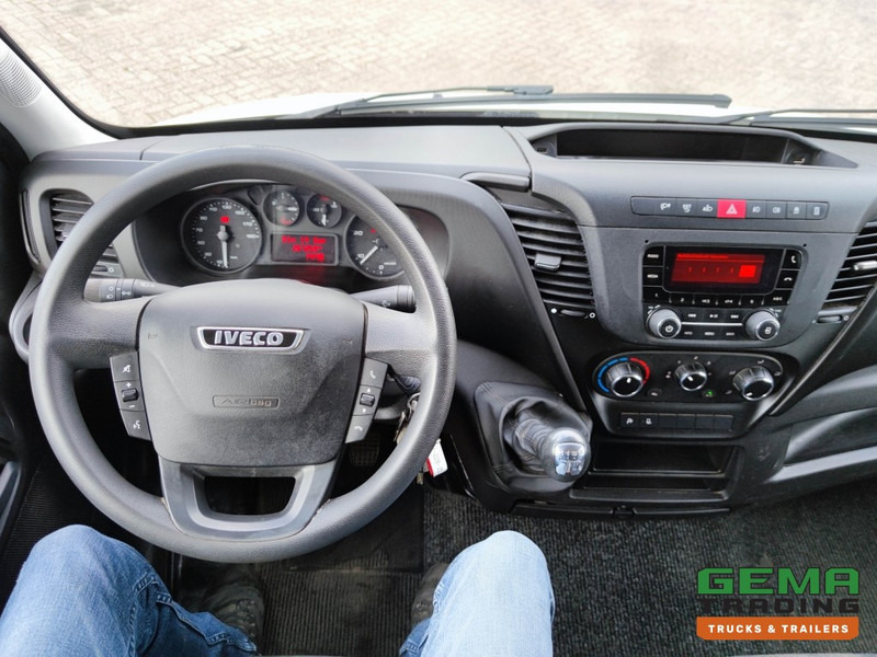 Interior photo 2: Суцільнометалевий фургон Iveco Daily 35S12 Euro6 Bestelbus L2 H2 - Handgeschakeld - Airco (A116)