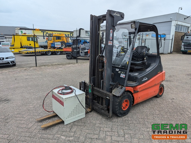 Linde E30 02 - 4058 uur - Duplex Mast - Volrubber Banden - Eurotron 80V-80A Oplader (M34) - Електронавантажувач: фото 1 Linde E30 02 - 4058 uur - Duplex Mast - Volrubber Banden - Eurotron 80V-80A Oplader (M34) - Електронавантажувач: фото 1