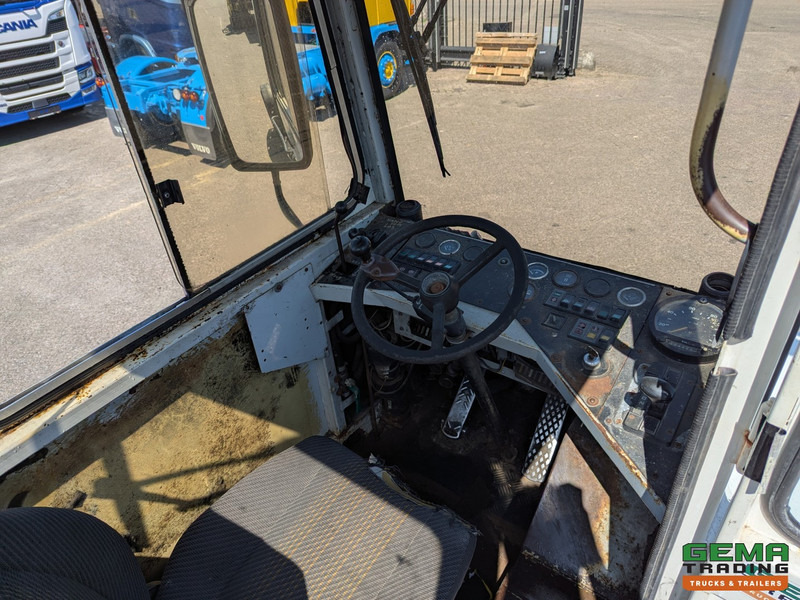 Terberg YT17 MOTOR DEFECT - MMBS Kenteken - Термінальний трактор: фото 5 Terberg YT17 MOTOR DEFECT - MMBS Kenteken - Термінальний трактор: фото 5