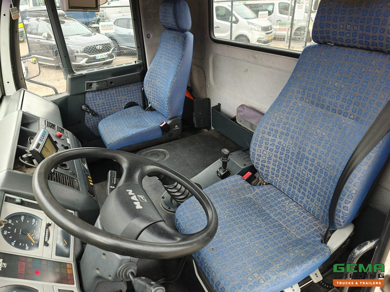 MAN LE 10.220 4x2 Dagcabine Euro3 - Handgeschakeld - Analoge Tachograaf - 195.000km - Тягач: фото 5 MAN LE 10.220 4x2 Dagcabine Euro3 - Handgeschakeld - Analoge Tachograaf - 195.000km - Тягач: фото 5