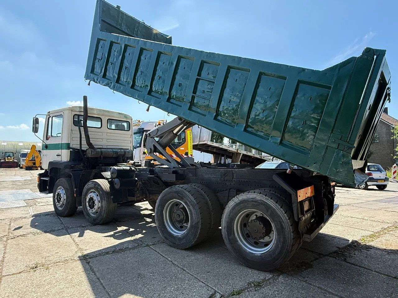 MAN 35.372 8X4 Tipper Spring/Spring ZF Manual Gear E - Самоскид вантажівка: фото 3 MAN 35.372 8X4 Tipper Spring/Spring ZF Manual Gear E - Самоскид вантажівка: фото 3