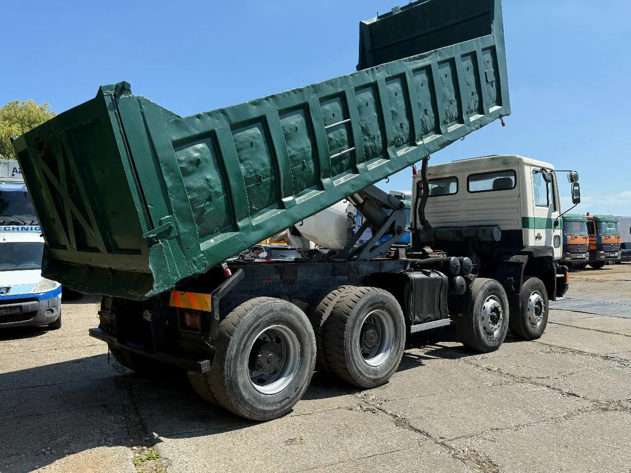 MAN 35.372 8X4 Tipper Spring/Spring ZF Manual Gear E - Самоскид вантажівка: фото 4 MAN 35.372 8X4 Tipper Spring/Spring ZF Manual Gear E - Самоскид вантажівка: фото 4