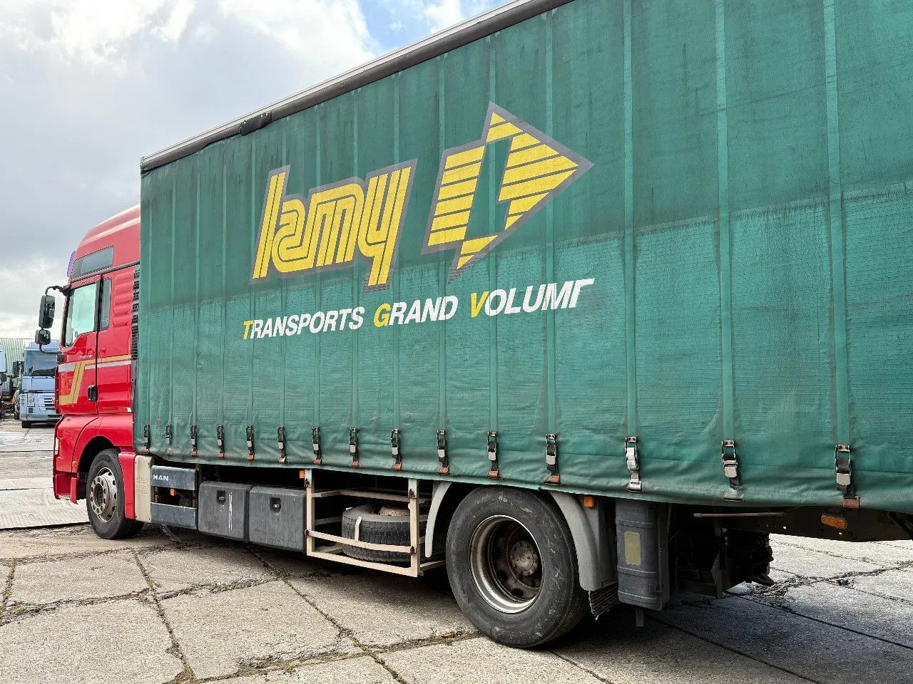 MAN TGA 18.440 4X2 BOX Spring/Air EURO3 Retarder ZF - Вантажівка з закритим кузовом: фото 3 MAN TGA 18.440 4X2 BOX Spring/Air EURO3 Retarder ZF - Вантажівка з закритим кузовом: фото 3