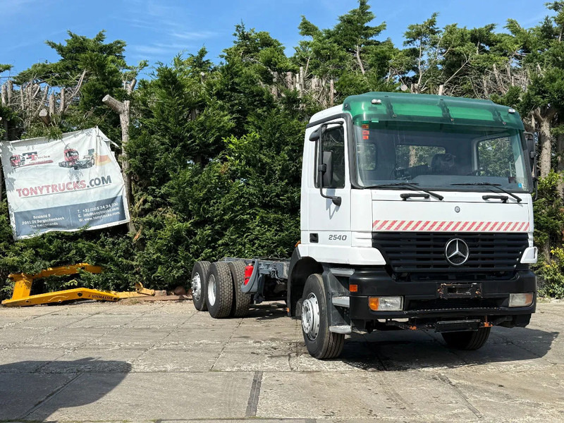 Mercedes-Benz Actros 2540 V6 6X2 Chassis Spring/Air Manual gearbox - Вантажівка шасі: фото 1 Mercedes-Benz Actros 2540 V6 6X2 Chassis Spring/Air Manual gearbox - Вантажівка шасі: фото 1