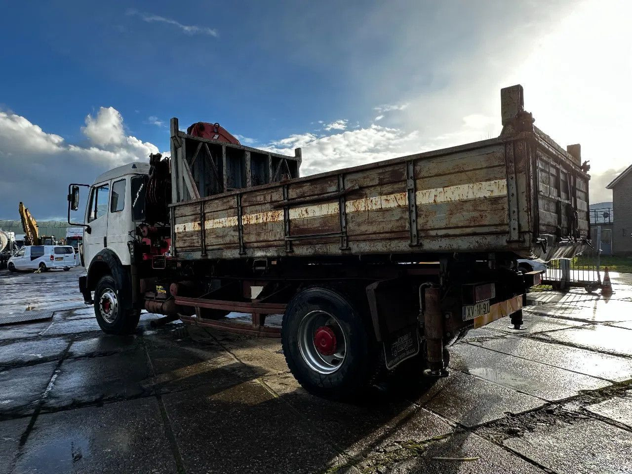 Mercedes-Benz SK 1935 V8 4X2 Tipper Spring/Spring AMCO V825 9T Mercedes-Benz SK 1935 V8 4X2 Tipper Spring/Spring AMCO V825 9T - Самоскид вантажівка, Вантажівка з маніпулятором: фото 3 Mercedes-Benz SK 1935 V8 4X2 Tipper Spring/Spring AMCO V825 9T Mercedes-Benz SK 1935 V8 4X2 Tipper Spring/Spring AMCO V825 9T - Самоскид вантажівка, Вантажівка з маніпулятором: фото 3