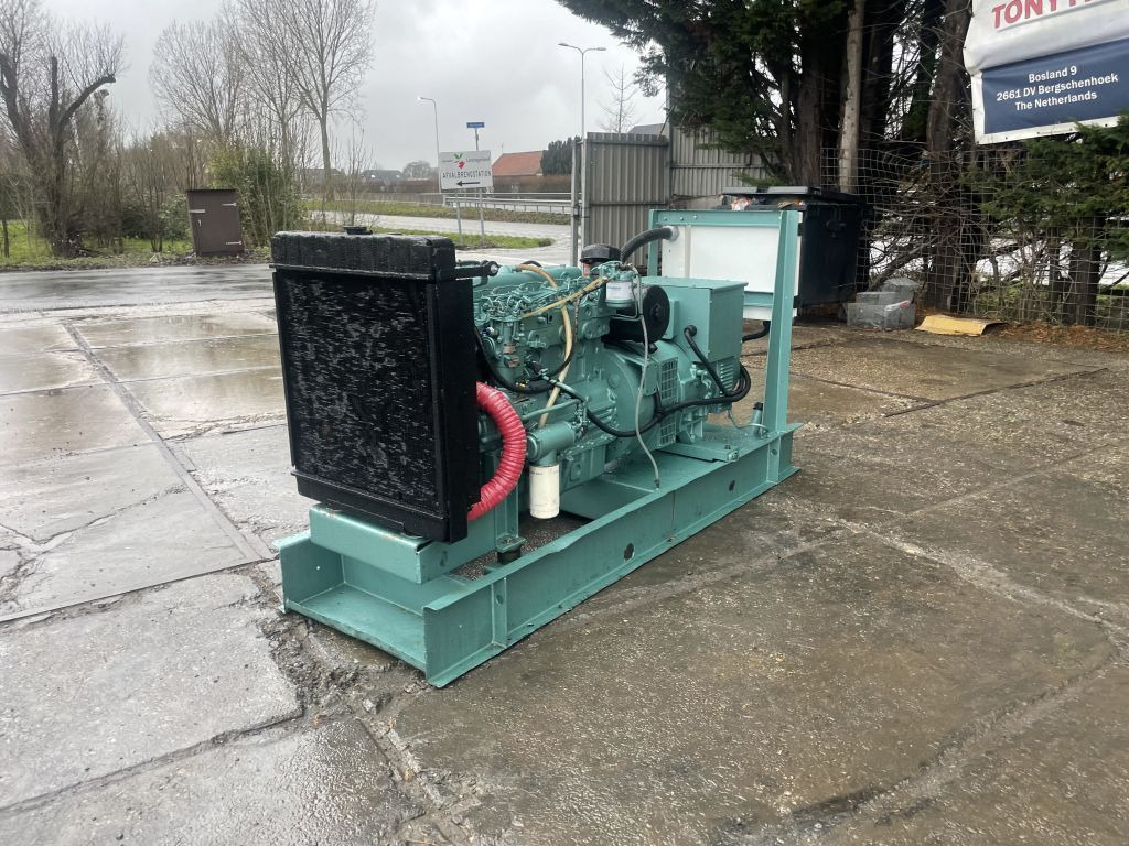 Perkins 85 KVA Generator 3 Phase Perkins 85 KVA Generator 3 Phase - Електричний генератор: фото 2 Perkins 85 KVA Generator 3 Phase Perkins 85 KVA Generator 3 Phase - Електричний генератор: фото 2