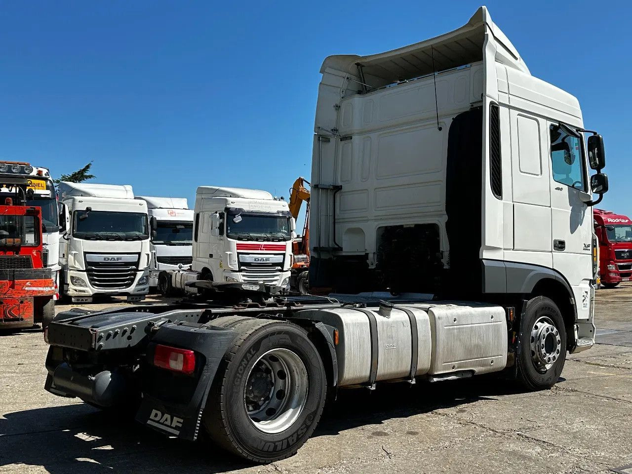 DAF XF 460 4X2 Tractor-unit Spring/Air Retarder ACC DAF XF 460 4X2 Tractor-unit Spring/Air Retarder ACC - Тягач: фото 4 DAF XF 460 4X2 Tractor-unit Spring/Air Retarder ACC DAF XF 460 4X2 Tractor-unit Spring/Air Retarder ACC - Тягач: фото 4