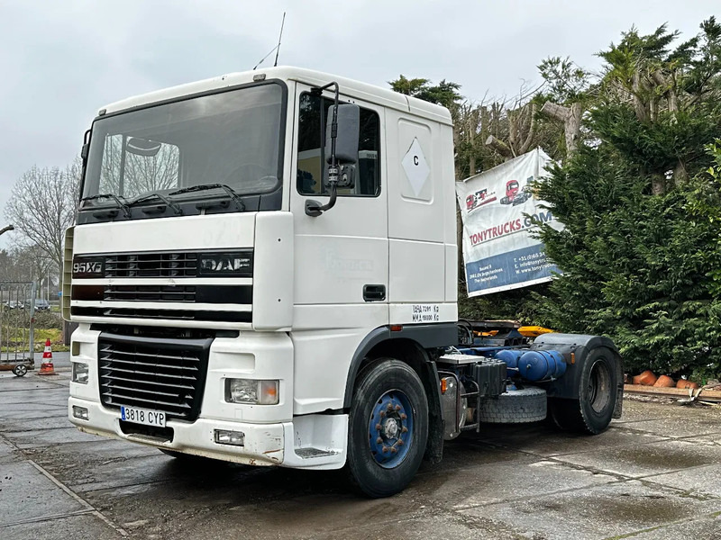 DAF XF 95.380 4X2 Tractor-unit Spring/Air ZF Manual Euro2 PTO - Тягач: фото 2 DAF XF 95.380 4X2 Tractor-unit Spring/Air ZF Manual Euro2 PTO - Тягач: фото 2