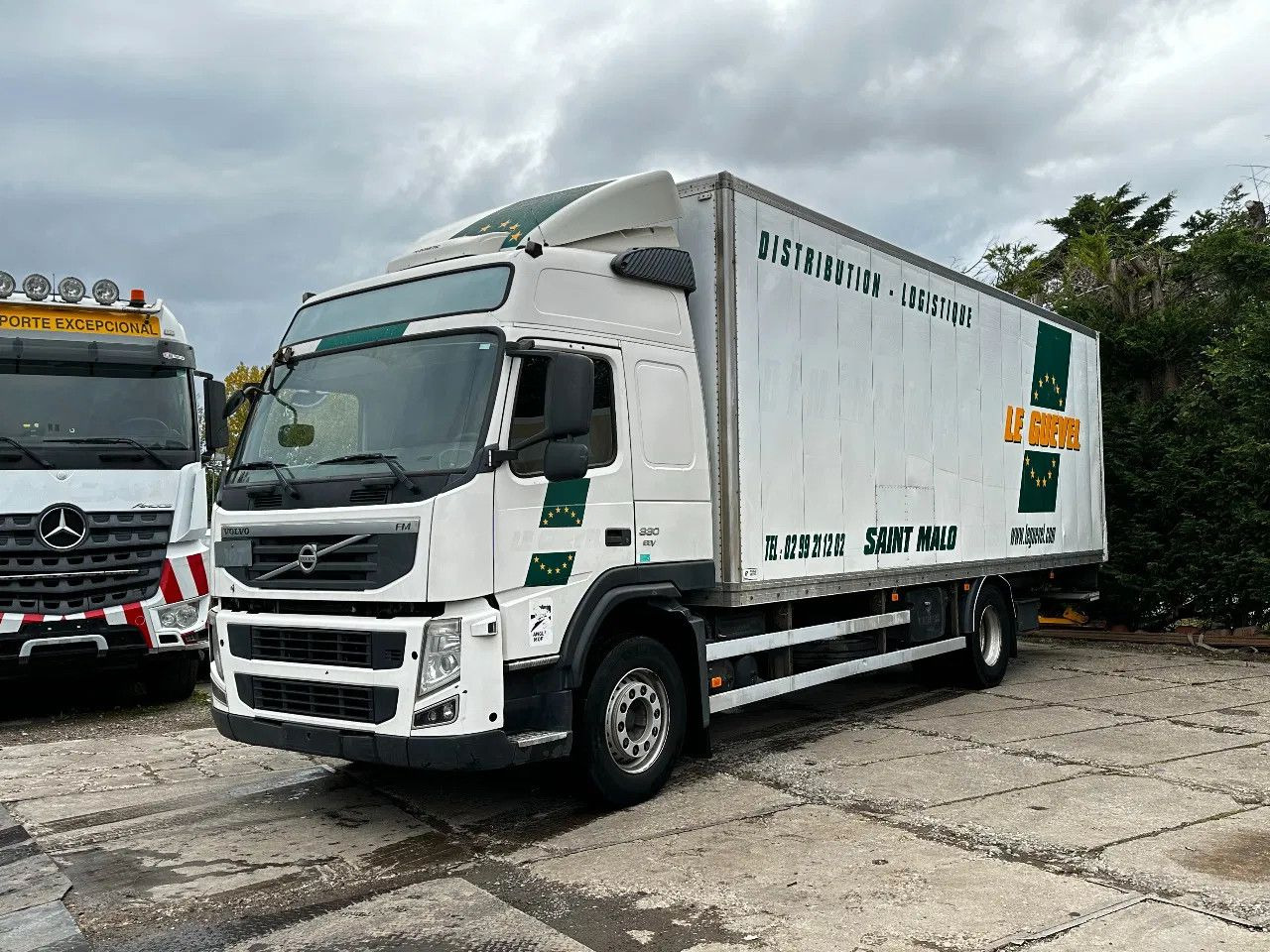Volvo FM 330 4X2 BOX Spring/Air EURO5 Double Airco Ret - Вантажівка з закритим кузовом: фото 2 Volvo FM 330 4X2 BOX Spring/Air EURO5 Double Airco Ret - Вантажівка з закритим кузовом: фото 2