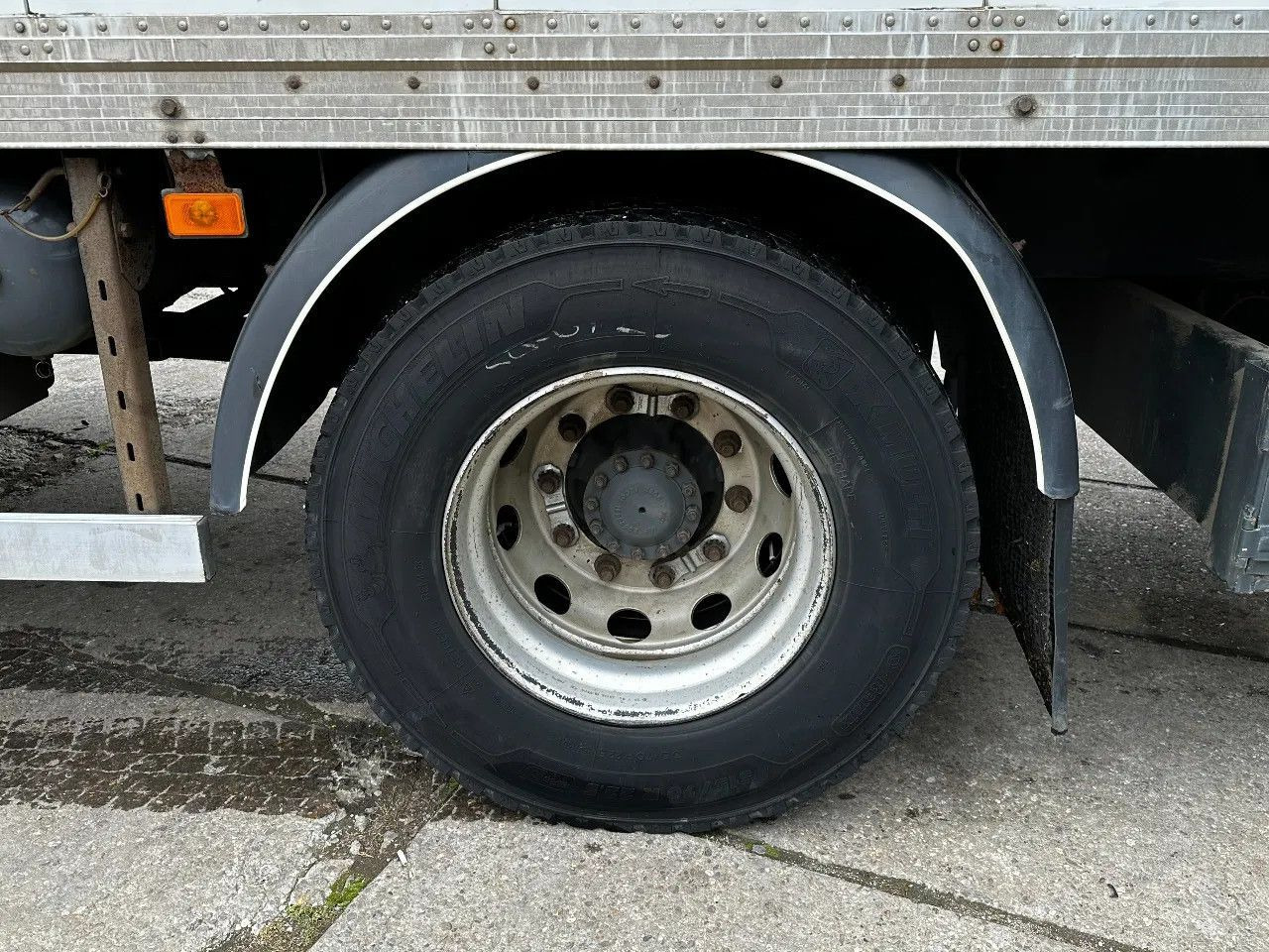 Volvo FM 330 4X2 BOX Spring/Air EURO5 Double Airco Ret - Вантажівка з закритим кузовом: фото 5 Volvo FM 330 4X2 BOX Spring/Air EURO5 Double Airco Ret - Вантажівка з закритим кузовом: фото 5
